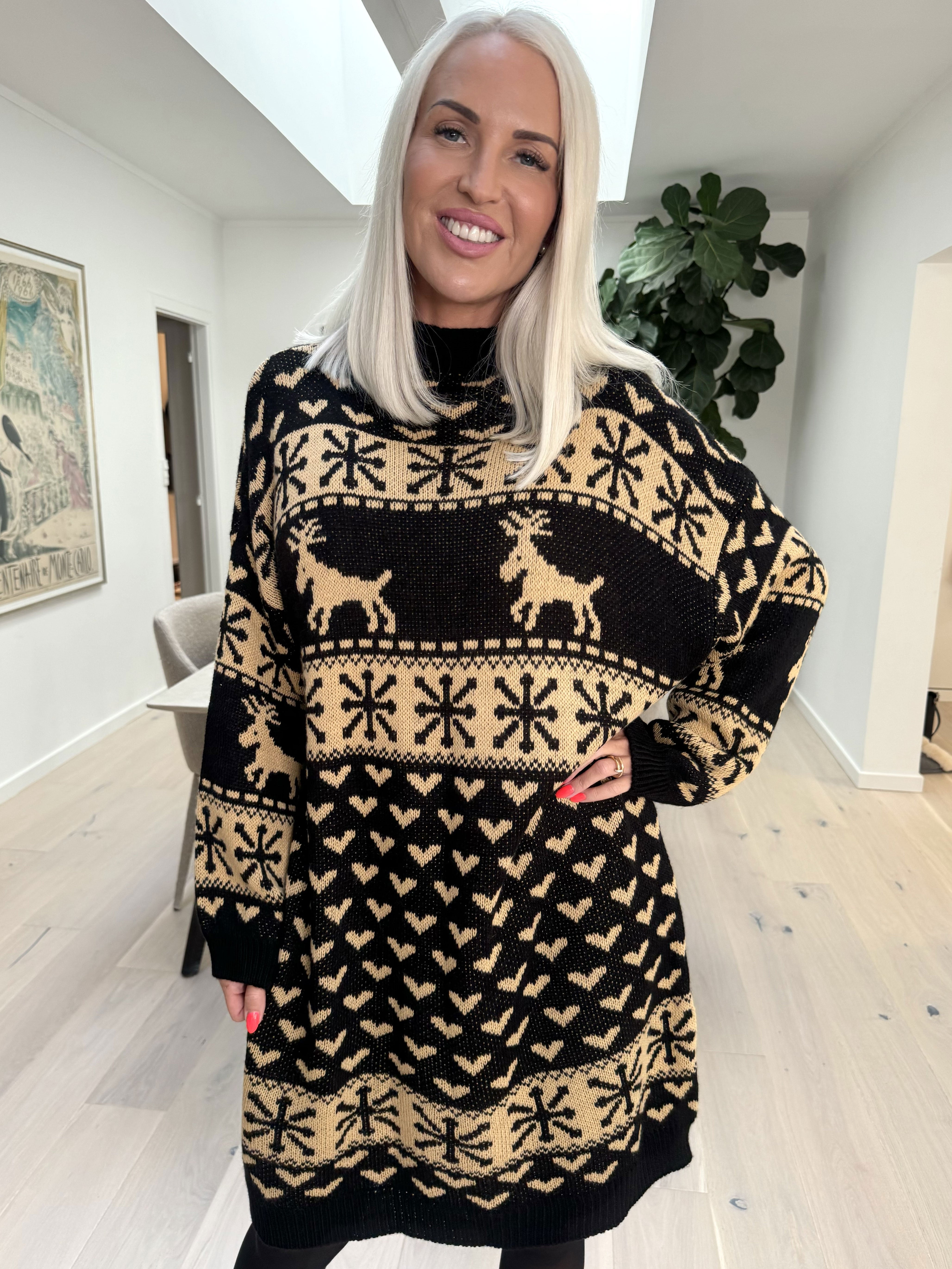 Rudolf - Söt stickad klänning med julmotiv